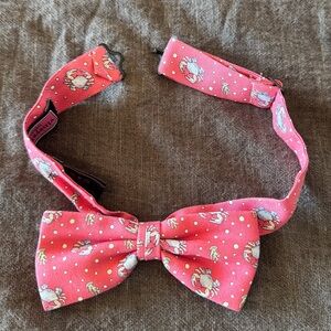 Vineyard Vines Adjustable bow tie Pink with crabs - Excellent Condition